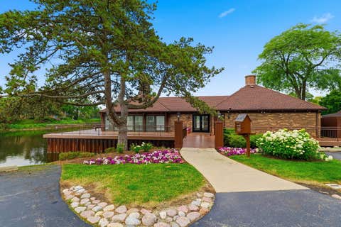 Tiny photo for 1 The Court of Harbinger Falls, Northbrook, IL 60062 (MLS # 12735693)
