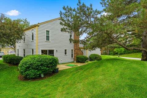 Tiny photo for 1 The Court of Harbinger Falls, Northbrook, IL 60062 (MLS # 12735693)