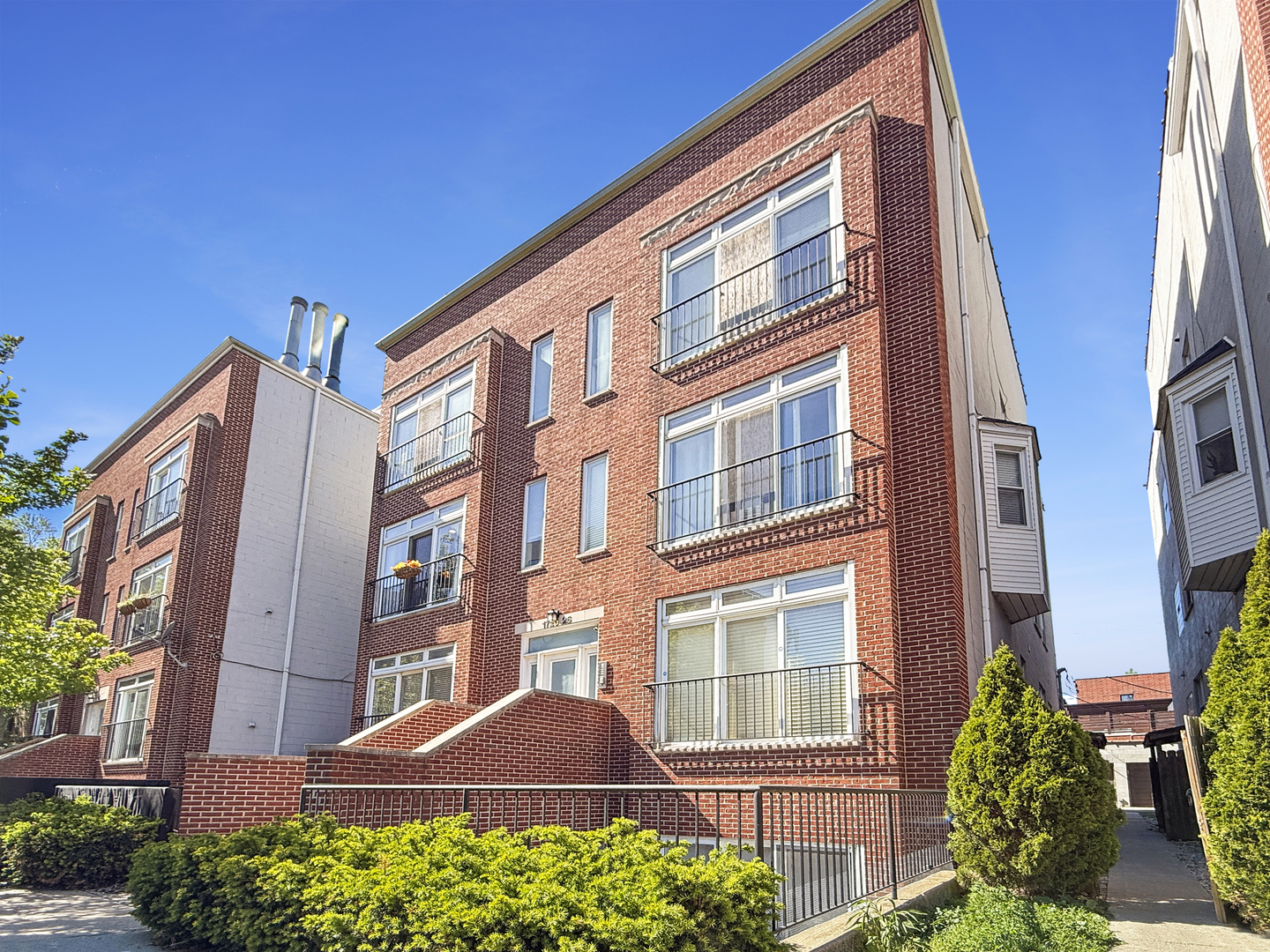 1726 W Diversey Parkway 2E