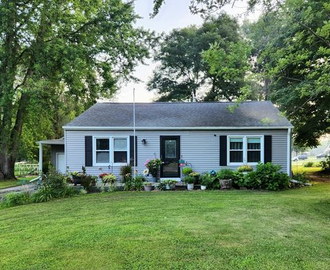 Photo of 622 Woodlawn Drive, Prophetstown, IL 61277 (MLS # 12426993)