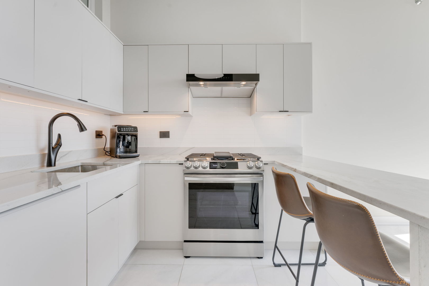 235 W Van Buren Street 4004