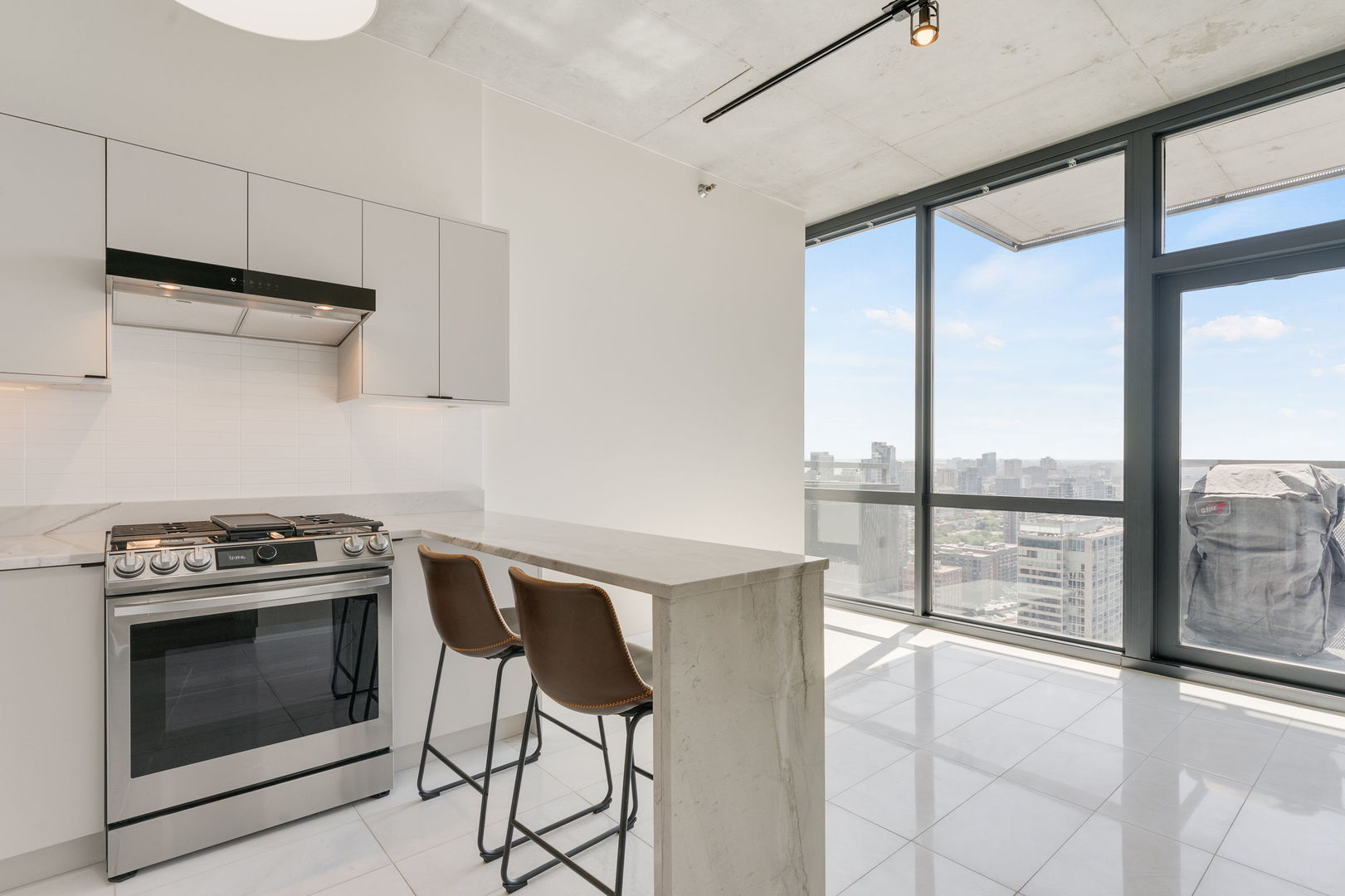 235 W Van Buren Street 4004