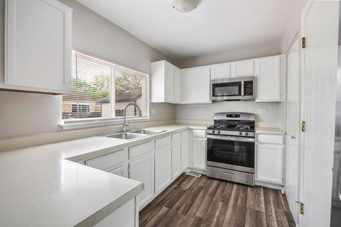Tiny photo for 2666 Prairieview Lane, Aurora, IL 60502 (MLS # 12630416)