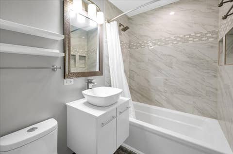 Tiny photo for 425 S Elmwood Avenue #5, Oak Park, IL 60302 (MLS # 12738078)