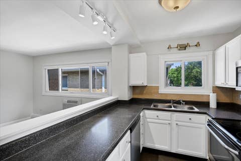 Tiny photo for 425 S Elmwood Avenue #5, Oak Park, IL 60302 (MLS # 12738078)