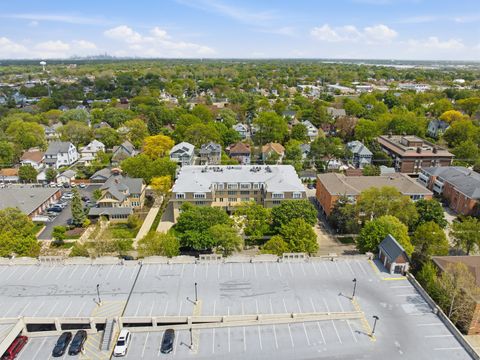 Tiny photo for 75 6th Avenue #304, La Grange, IL 60525 (MLS # 12643385)
