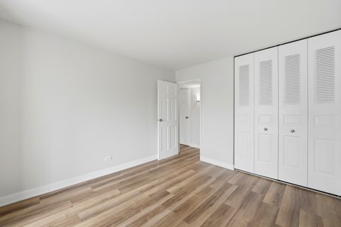Tiny photo for 75 6th Avenue #304, La Grange, IL 60525 (MLS # 12643385)