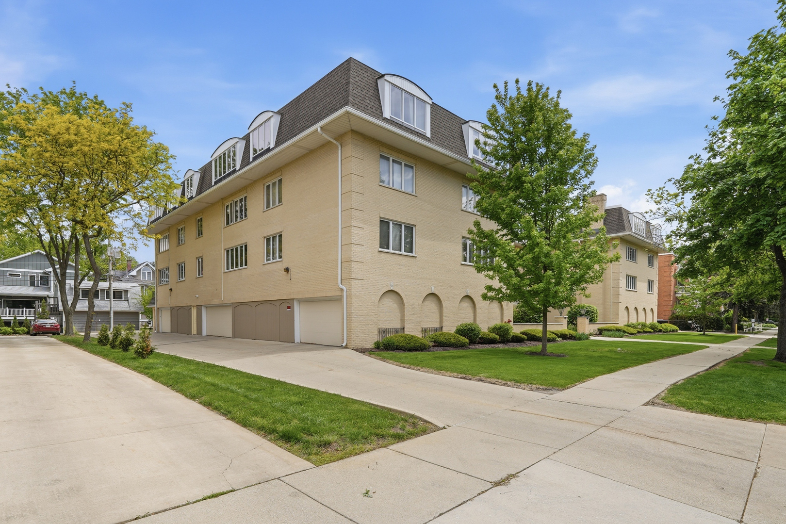 75 6th Avenue 304
