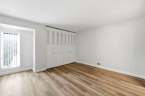 Tiny photo for 75 6th Avenue #304, La Grange, IL 60525 (MLS # 12643385)