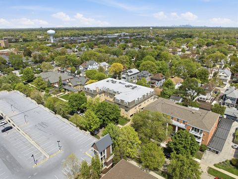 Tiny photo for 75 6th Avenue #304, La Grange, IL 60525 (MLS # 12643385)