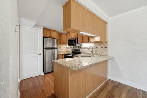 Tiny photo for 75 6th Avenue #304, La Grange, IL 60525 (MLS # 12643385)
