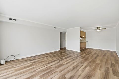 Tiny photo for 75 6th Avenue #304, La Grange, IL 60525 (MLS # 12643385)