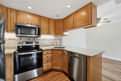 Tiny photo for 75 6th Avenue #304, La Grange, IL 60525 (MLS # 12643385)
