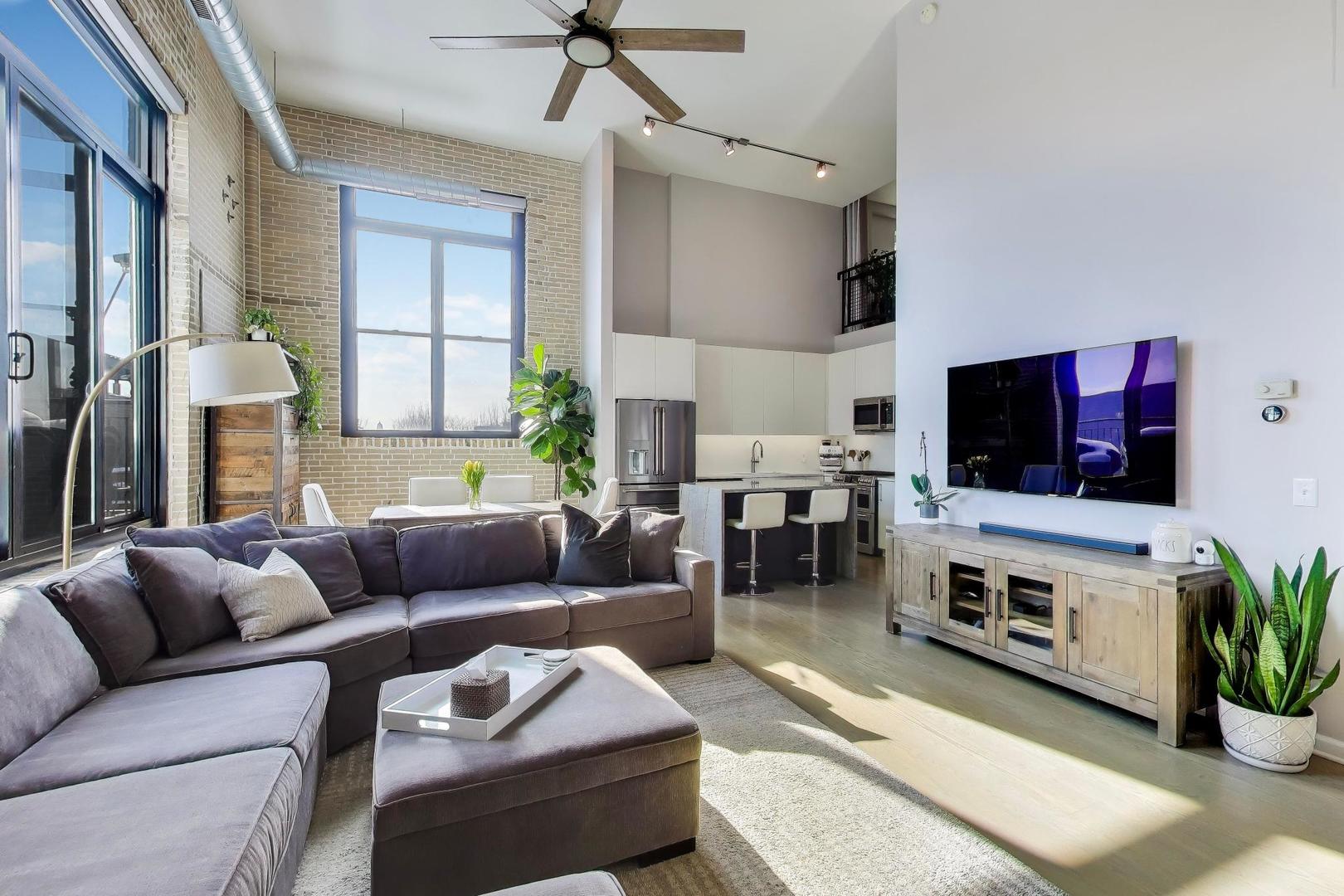 1521 W Haddon Avenue 4F