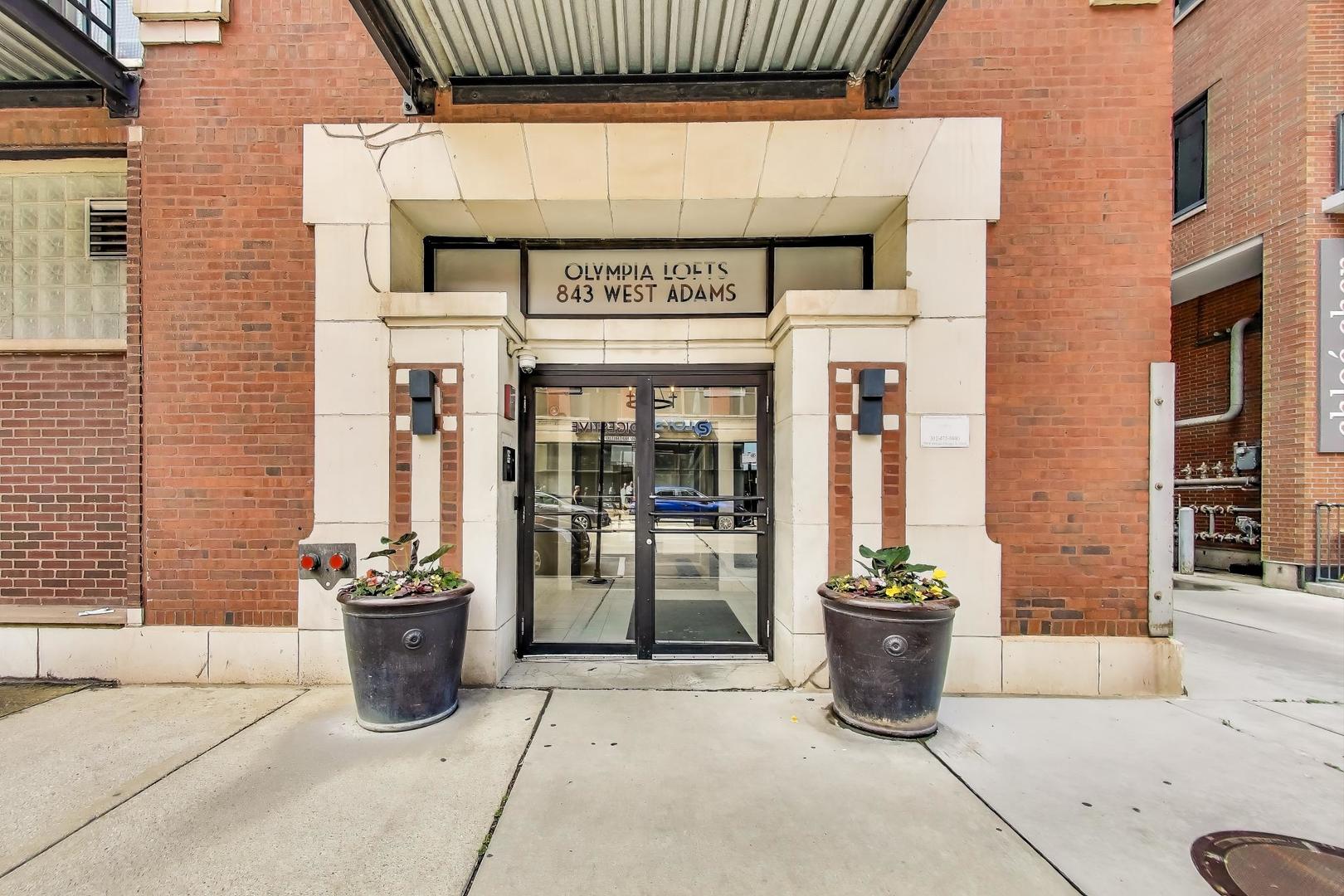 843 W Adams Street 402
