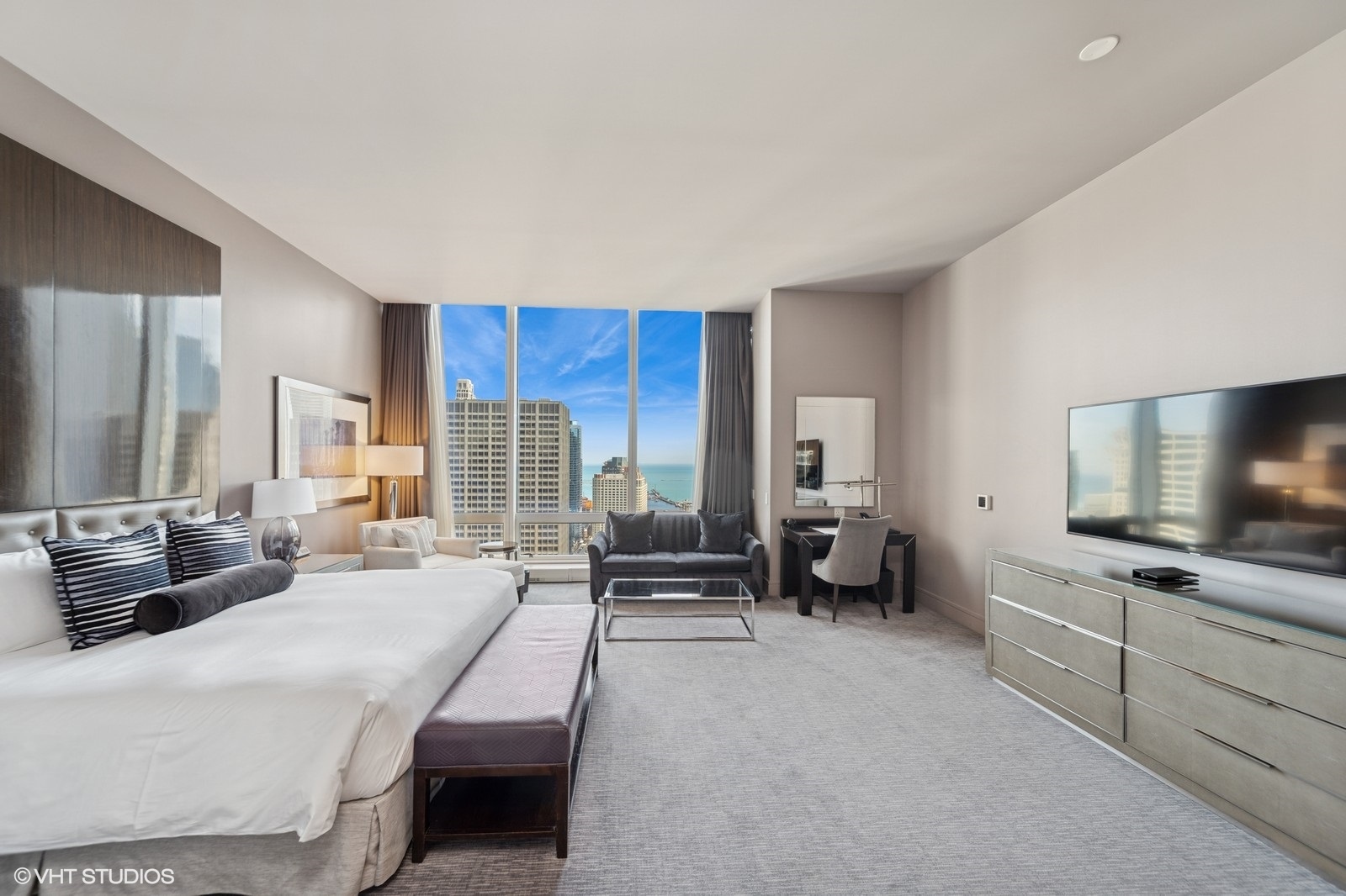 401 N Wabash Avenue 2404