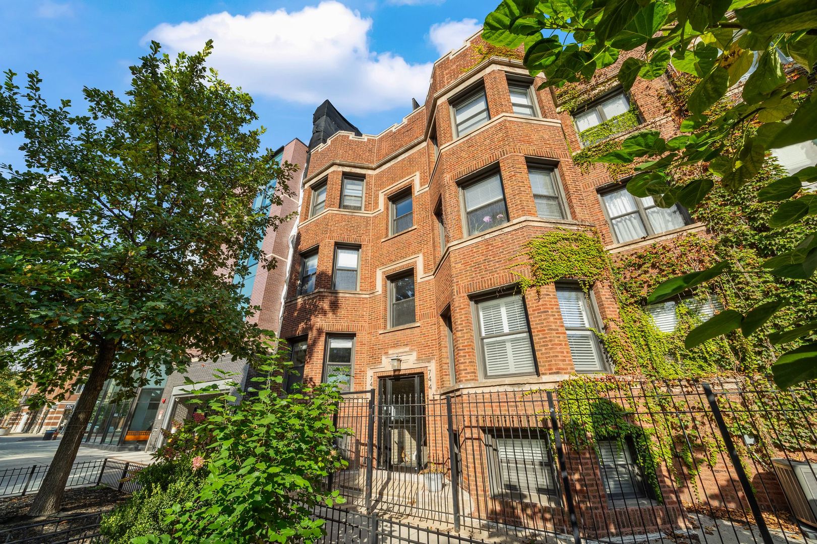 746 W CORNELIA Avenue GW