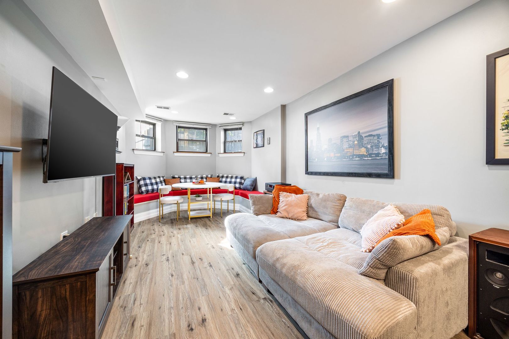746 W CORNELIA Avenue GW