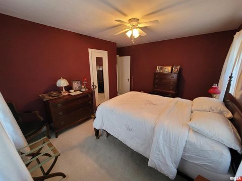 Tiny photo for 321 W Boone Street, Salem, IL 62881 (MLS # EB460090)