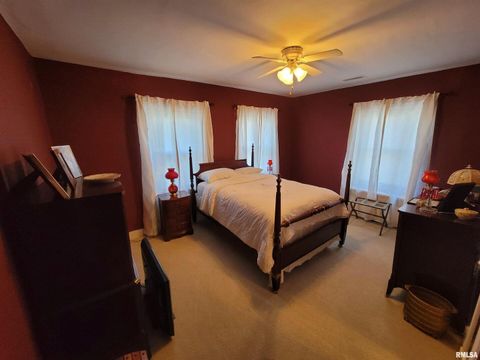 Tiny photo for 321 W Boone Street, Salem, IL 62881 (MLS # EB460090)