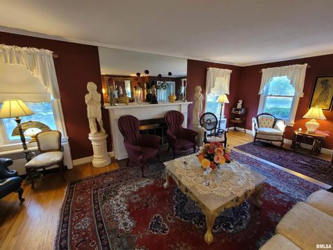 Tiny photo for 321 W Boone Street, Salem, IL 62881 (MLS # EB460090)