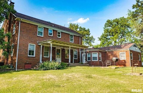 Tiny photo for 321 W Boone Street, Salem, IL 62881 (MLS # EB460090)