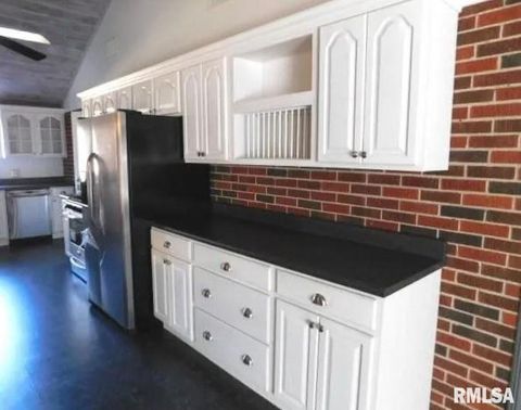 Tiny photo for 321 W Boone Street, Salem, IL 62881 (MLS # EB460090)