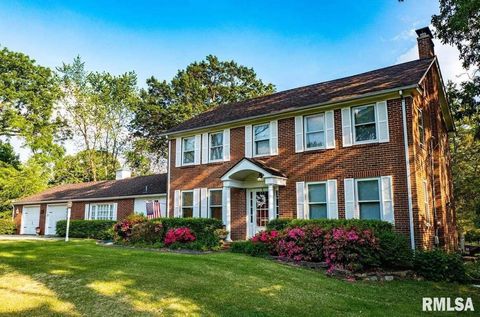 Photo of 321 W Boone Street, Salem, IL 62881 (MLS # EB460090)