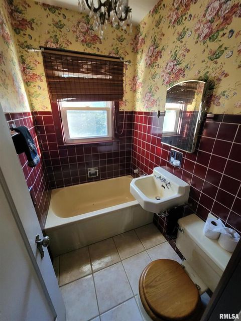 Tiny photo for 321 W Boone Street, Salem, IL 62881 (MLS # EB460090)