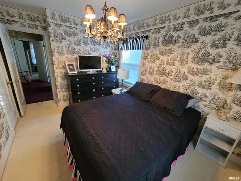 Tiny photo for 321 W Boone Street, Salem, IL 62881 (MLS # EB460090)