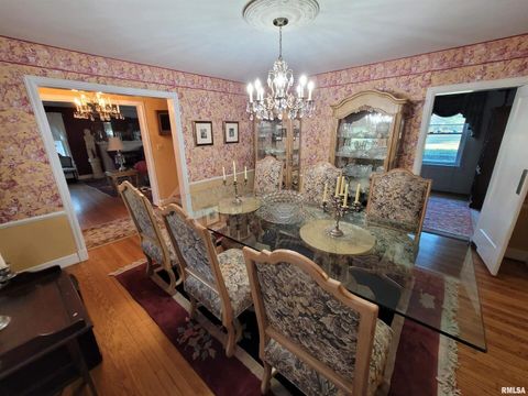 Tiny photo for 321 W Boone Street, Salem, IL 62881 (MLS # EB460090)