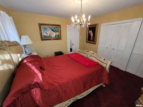 Tiny photo for 321 W Boone Street, Salem, IL 62881 (MLS # EB460090)