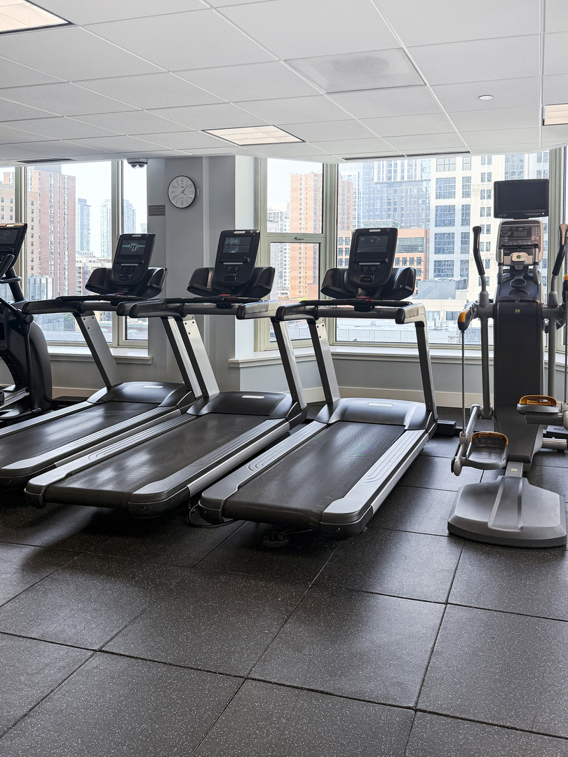 Chicago, Illinois 60611, United States, 1 Bedroom Bedrooms, ,1 BathroomBathrooms,Residential,Contingent,251106