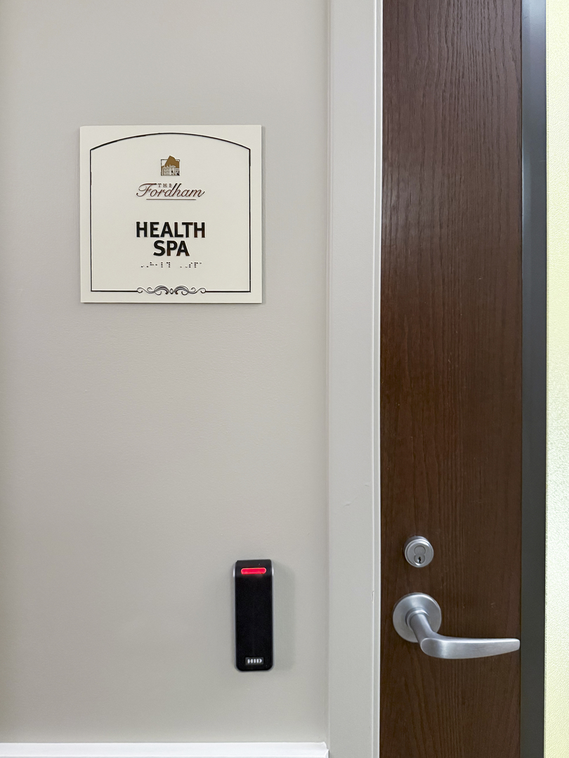 Chicago, Illinois 60611, United States, 1 Bedroom Bedrooms, ,1 BathroomBathrooms,Residential,Contingent,251106