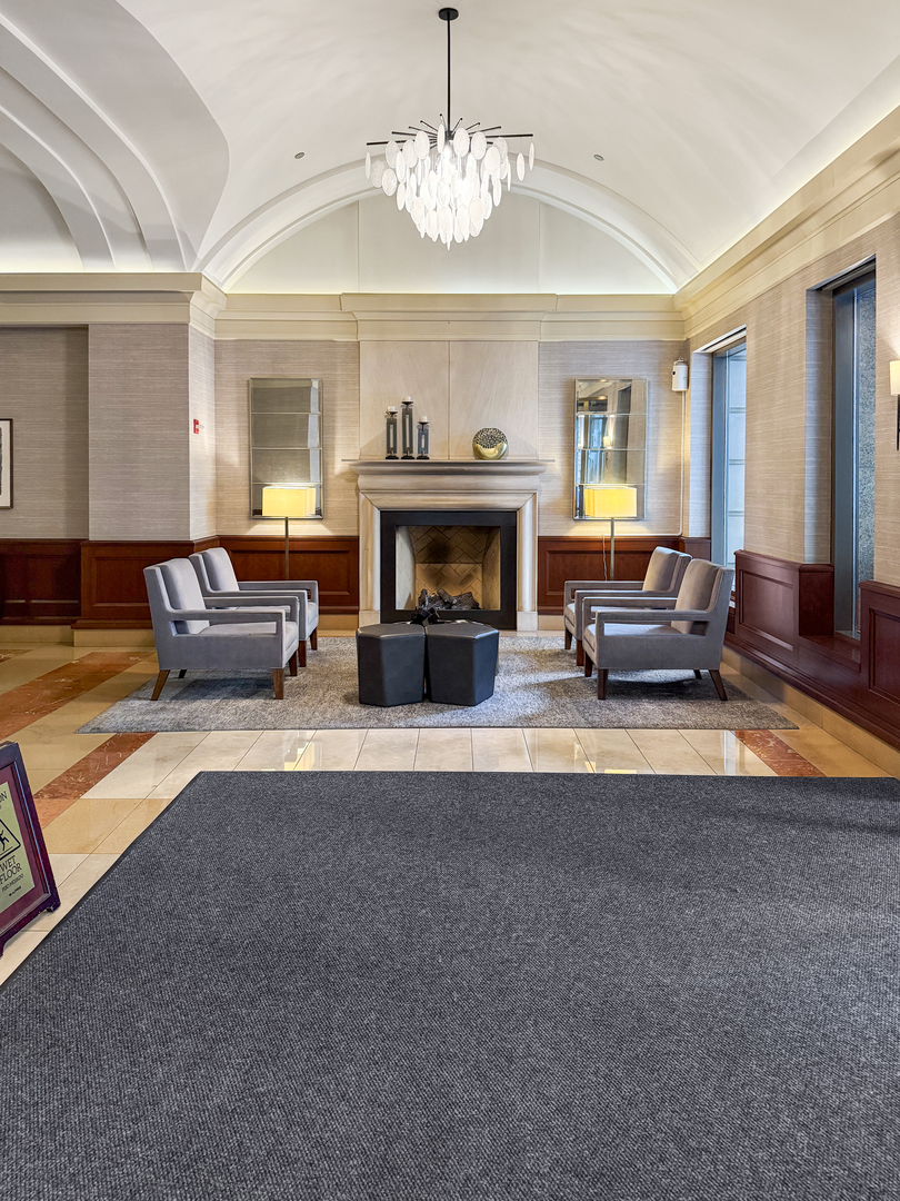 Chicago, Illinois 60611, United States, 1 Bedroom Bedrooms, ,1 BathroomBathrooms,Residential,Contingent,251106