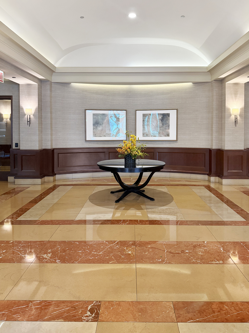 25 E Superior Street 902