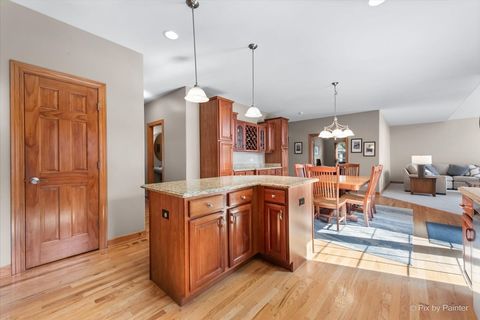 Tiny photo for 438 Mallard Point Drive, North Aurora, IL 60542 (MLS # 12472509)