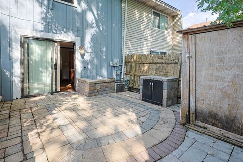 Tiny photo for 2021 BERKSHIRE Circle #B, Carpentersville, IL 60110 (MLS # 12487769)