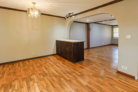 Tiny photo for 2021 BERKSHIRE Circle #B, Carpentersville, IL 60110 (MLS # 12487769)