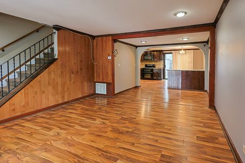 Tiny photo for 2021 BERKSHIRE Circle #B, Carpentersville, IL 60110 (MLS # 12487769)