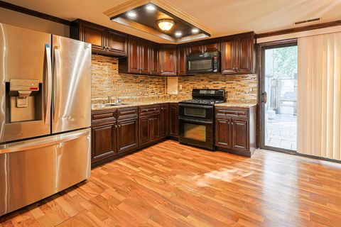 Tiny photo for 2021 BERKSHIRE Circle #B, Carpentersville, IL 60110 (MLS # 12487769)
