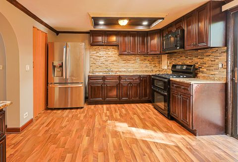 Tiny photo for 2021 BERKSHIRE Circle #B, Carpentersville, IL 60110 (MLS # 12487769)