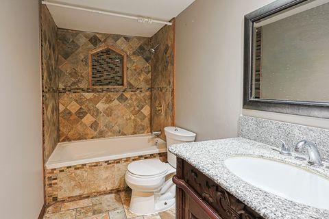 Tiny photo for 2021 BERKSHIRE Circle #B, Carpentersville, IL 60110 (MLS # 12487769)