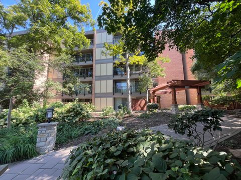 Tiny photo for 5900 Oakwood Drive #5L, Lisle, IL 60532 (MLS # 12478635)