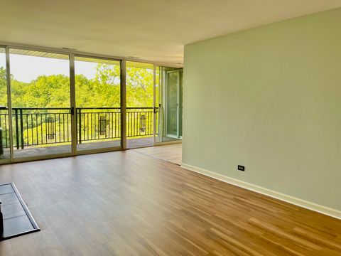 Tiny photo for 5900 Oakwood Drive #5L, Lisle, IL 60532 (MLS # 12478635)