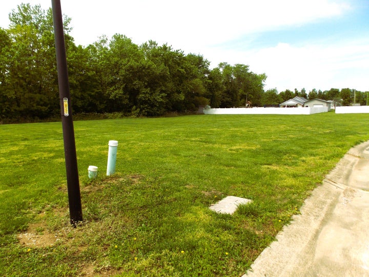 Photo 1 of 4 — 53 Pine Hurst Place, Centralia, IL 62801