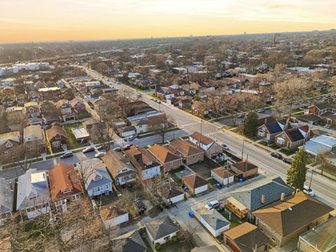 Tiny photo for 8305 S Paxton Avenue, Chicago, IL 60617 (MLS # 12610462)