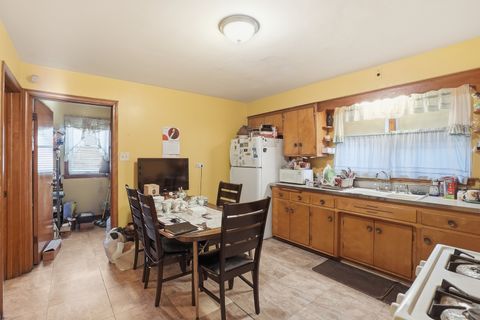 Tiny photo for 8305 S Paxton Avenue, Chicago, IL 60617 (MLS # 12610462)