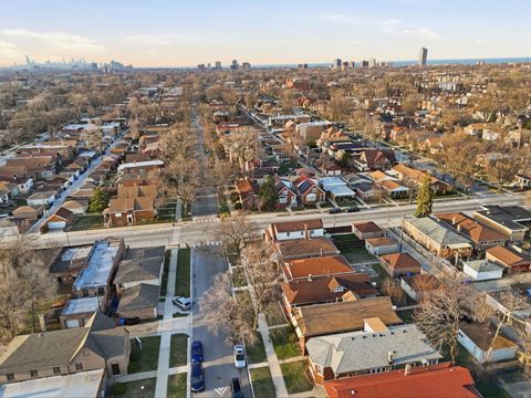 Tiny photo for 8305 S Paxton Avenue, Chicago, IL 60617 (MLS # 12610462)