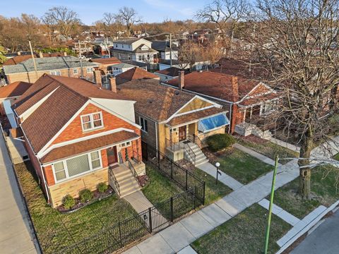 Tiny photo for 8305 S Paxton Avenue, Chicago, IL 60617 (MLS # 12610462)